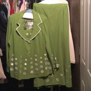 3 piece women’s skirt suit!